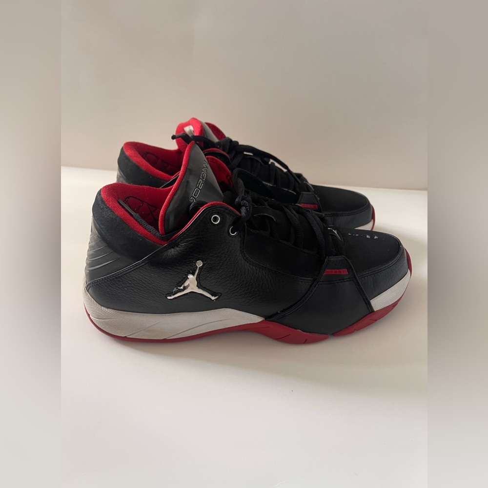 Vintage 08' Nike Air Jordan Hoops Low
Black Red Mens Size 10 314312-005
Breds